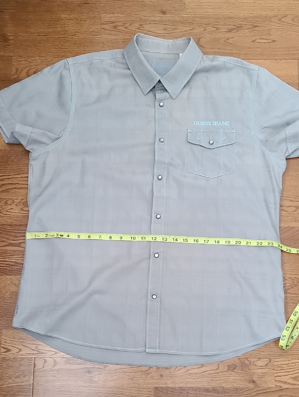 Men's Guess Short Sleeve Button-Down Shirt in Light Gray (Sz XL) - Picture 8 of 10